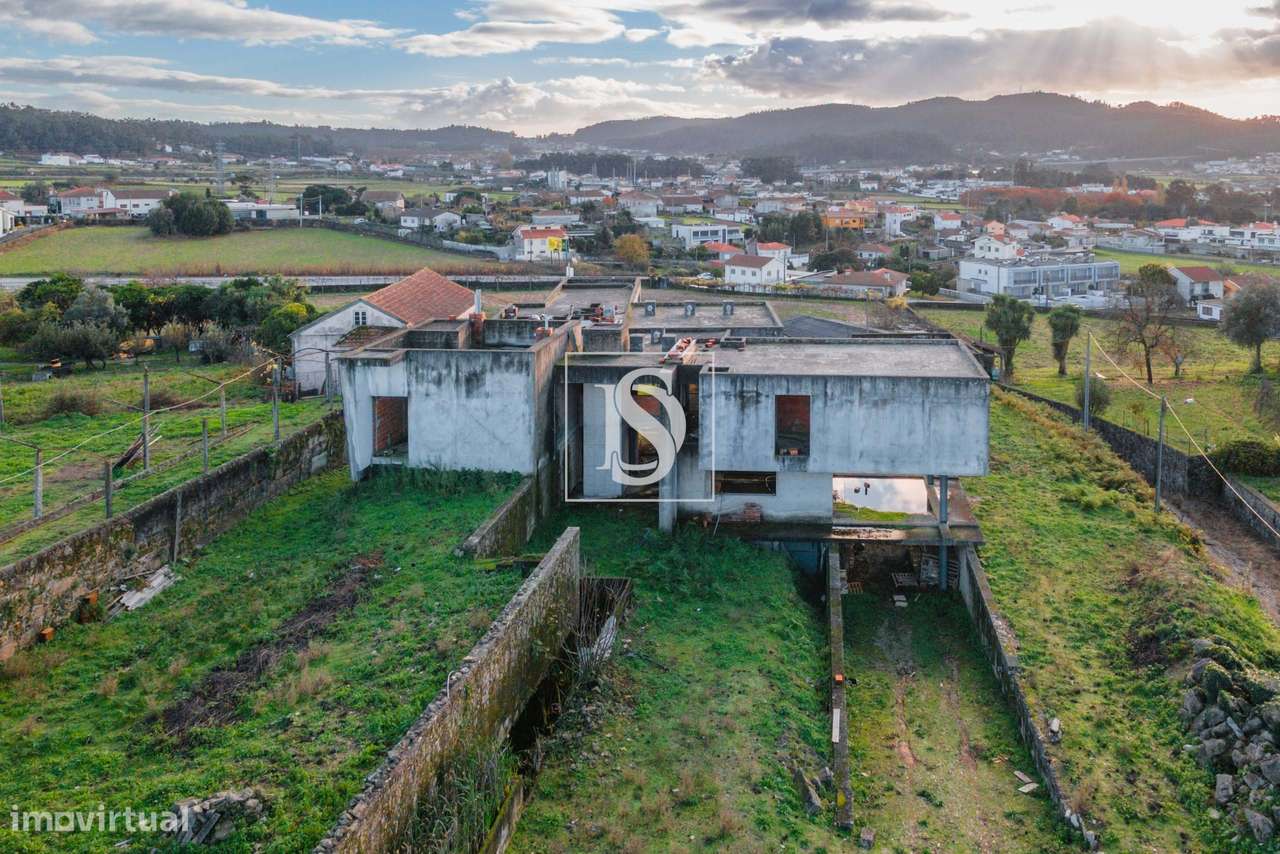 Projeto de Luxo para Concluir – Terreno + Estrutura em Alvelos-7