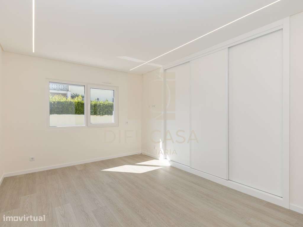 Moradia T4 localizada em Aldeia de Irmãos (Azeitão)-14