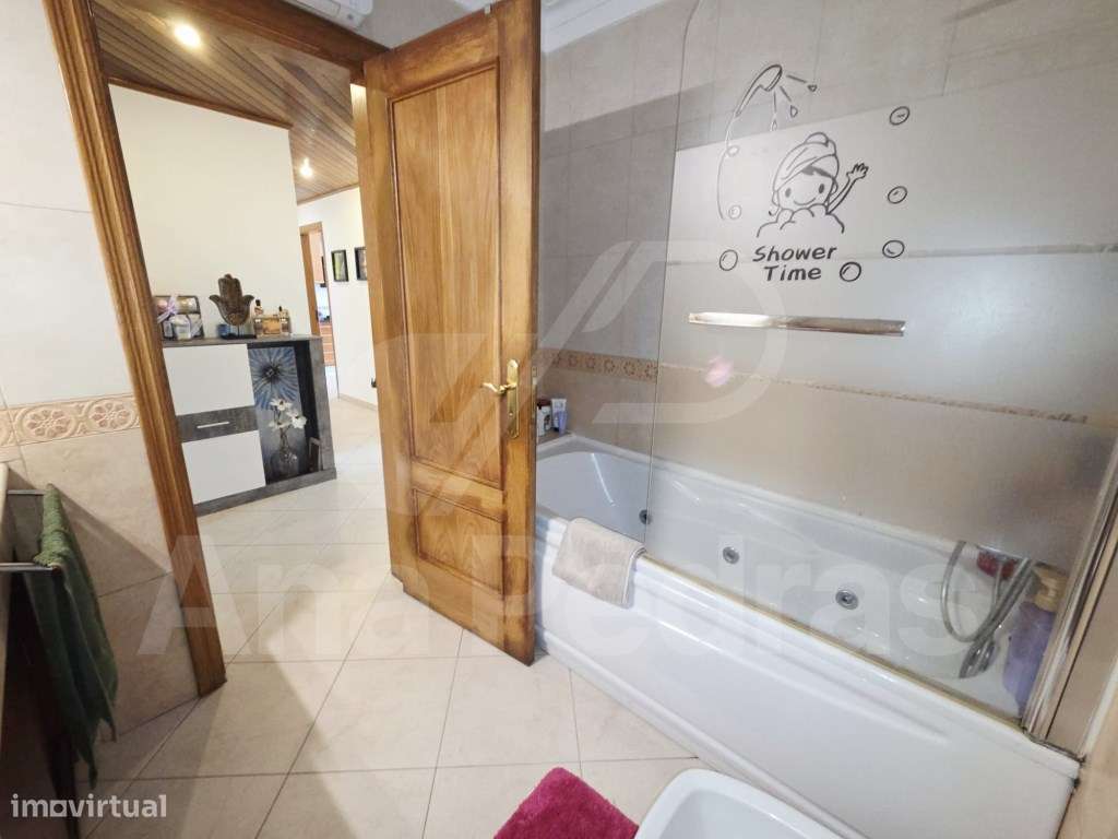 T2 Excecional com Terraço de 50m² na Baixa da Banheira-17