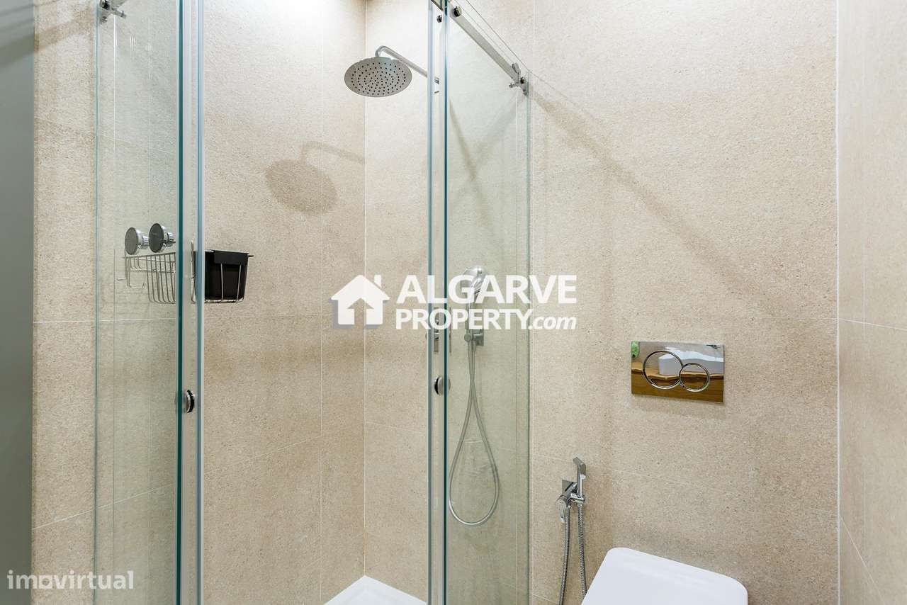 Excelente T2 Moderno com amplo terraço perto da Praia — Quarteira, Alg-26