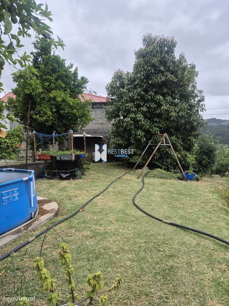 MORADIA INDEPENDENTE,REABILITAÇÃO, TERRENO 2.900M2, TELHADO,15MIN.FA-24