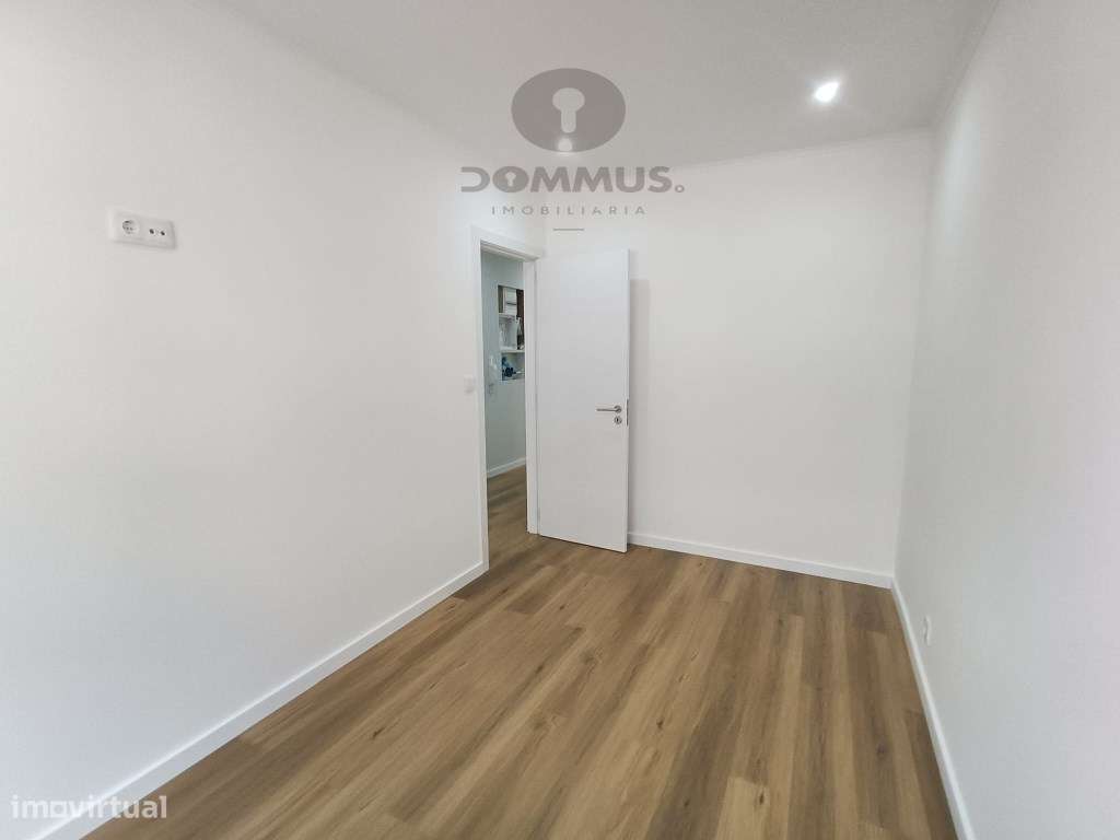 Apartamento T2+1 Renovado na Buraca-11