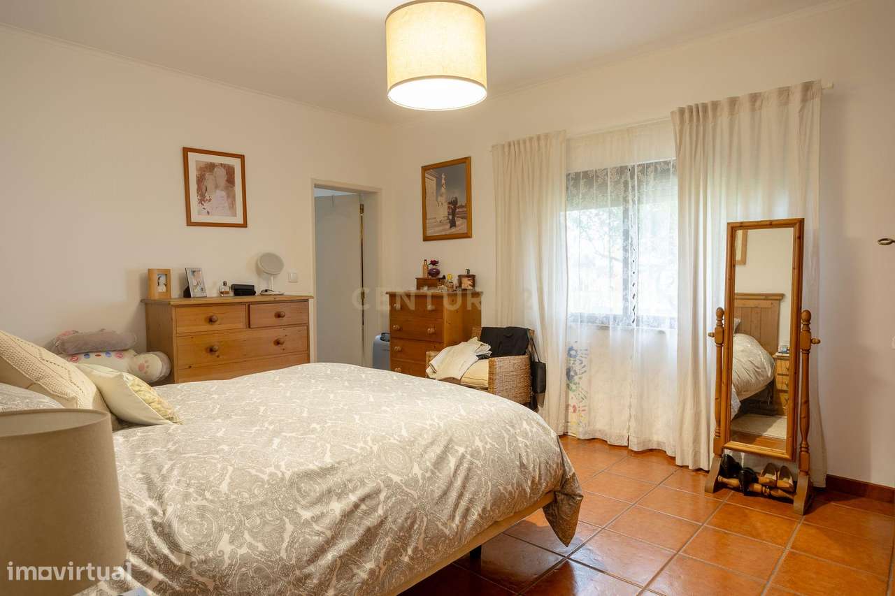 Quinta de 7800 m2  com Casa Principal T3, Apartamento T1 e 6 quartos i-5