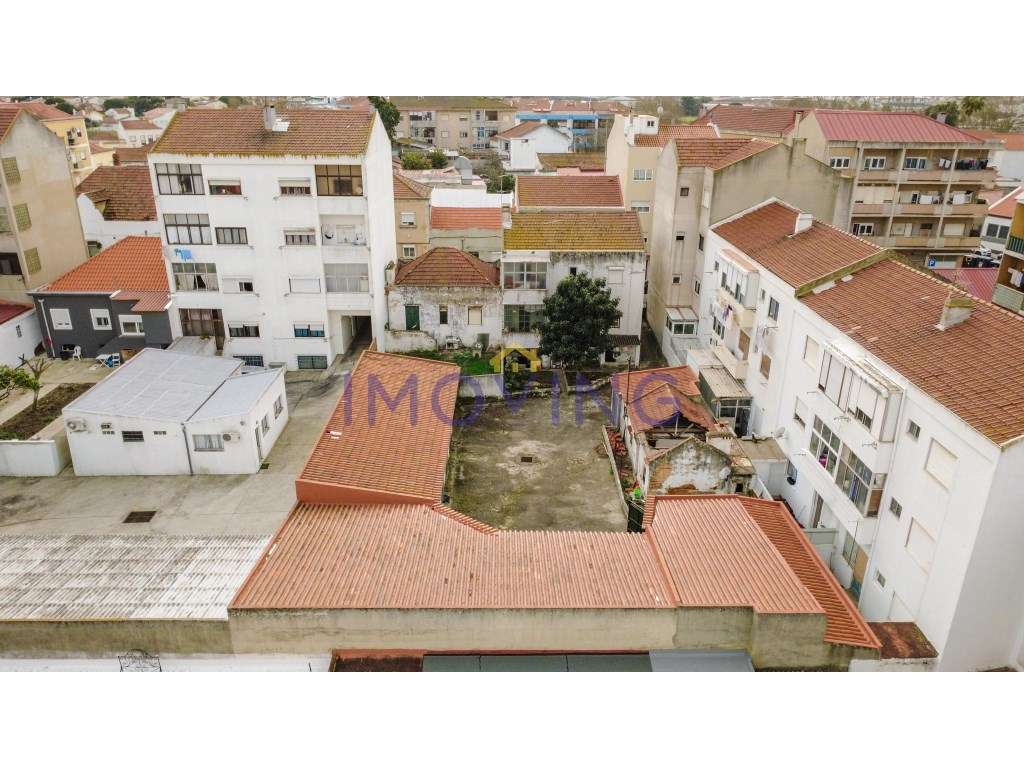 Prédio, moradia e garagens para Investimento-43