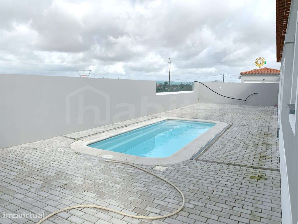 Moradia NOVA com Garagem e Piscina-26