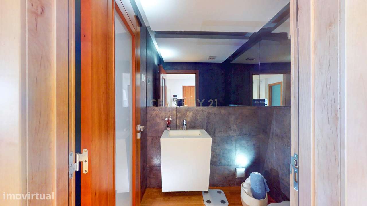 Apartamento T4 no Infantado de excelência, conforto e vista sobre a le-18