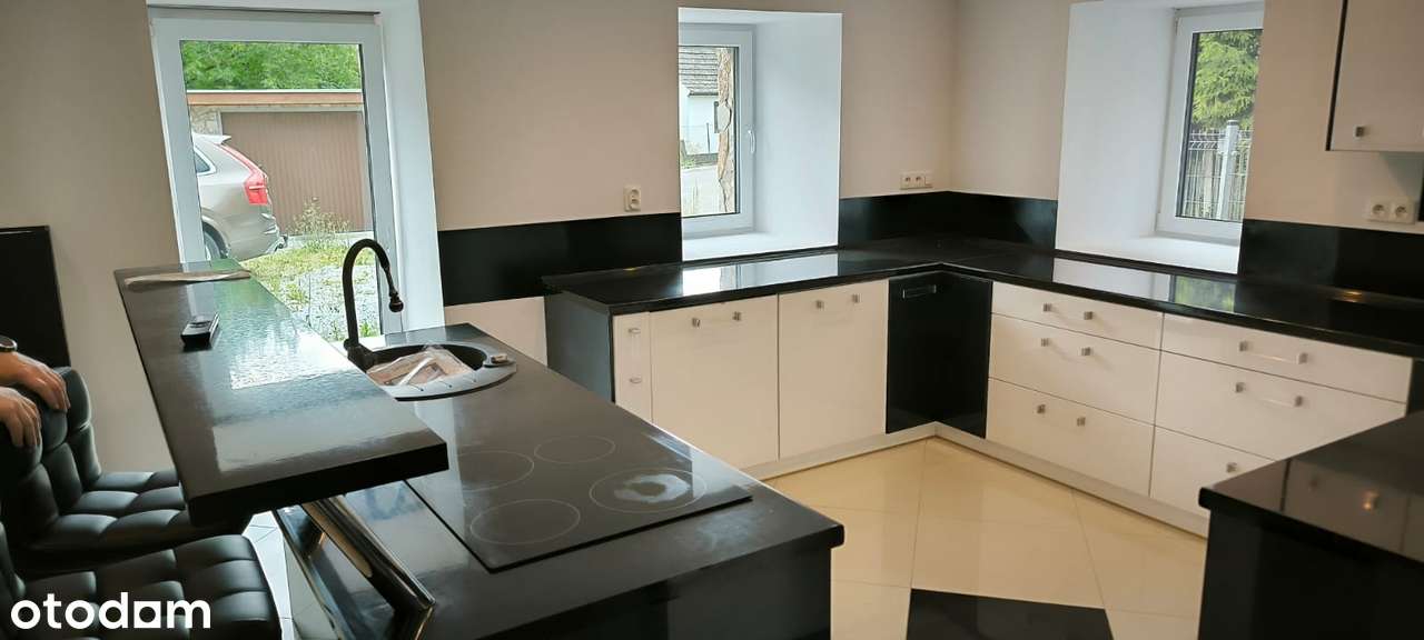 Dom jednorodzinny z basenem i sauną-12