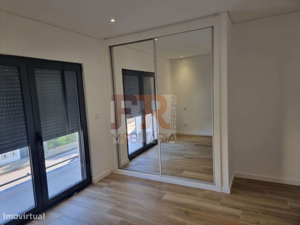 Moradia Geminada T3 com garagem e Terraço Quinta do Conde Sesimbra-40