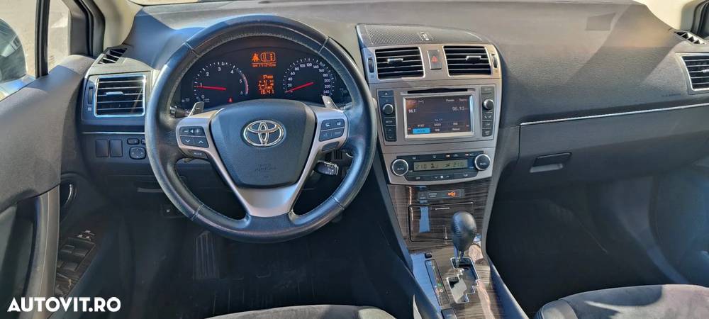 Toyota Avensis 2.2 D-CAT Luxury Aut - 11