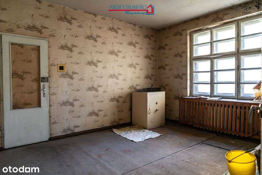 Część domu z garażem i ogródkiem-11