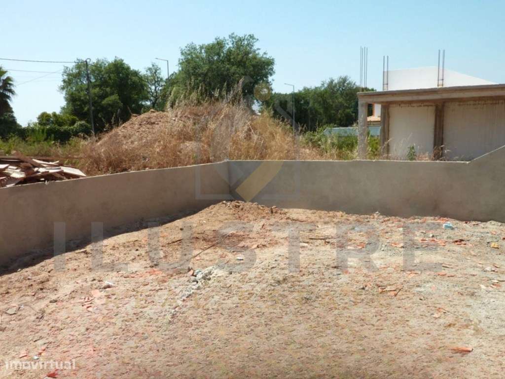 Moradia T3 em construção com logradouro e garagem em Sesimbra-8