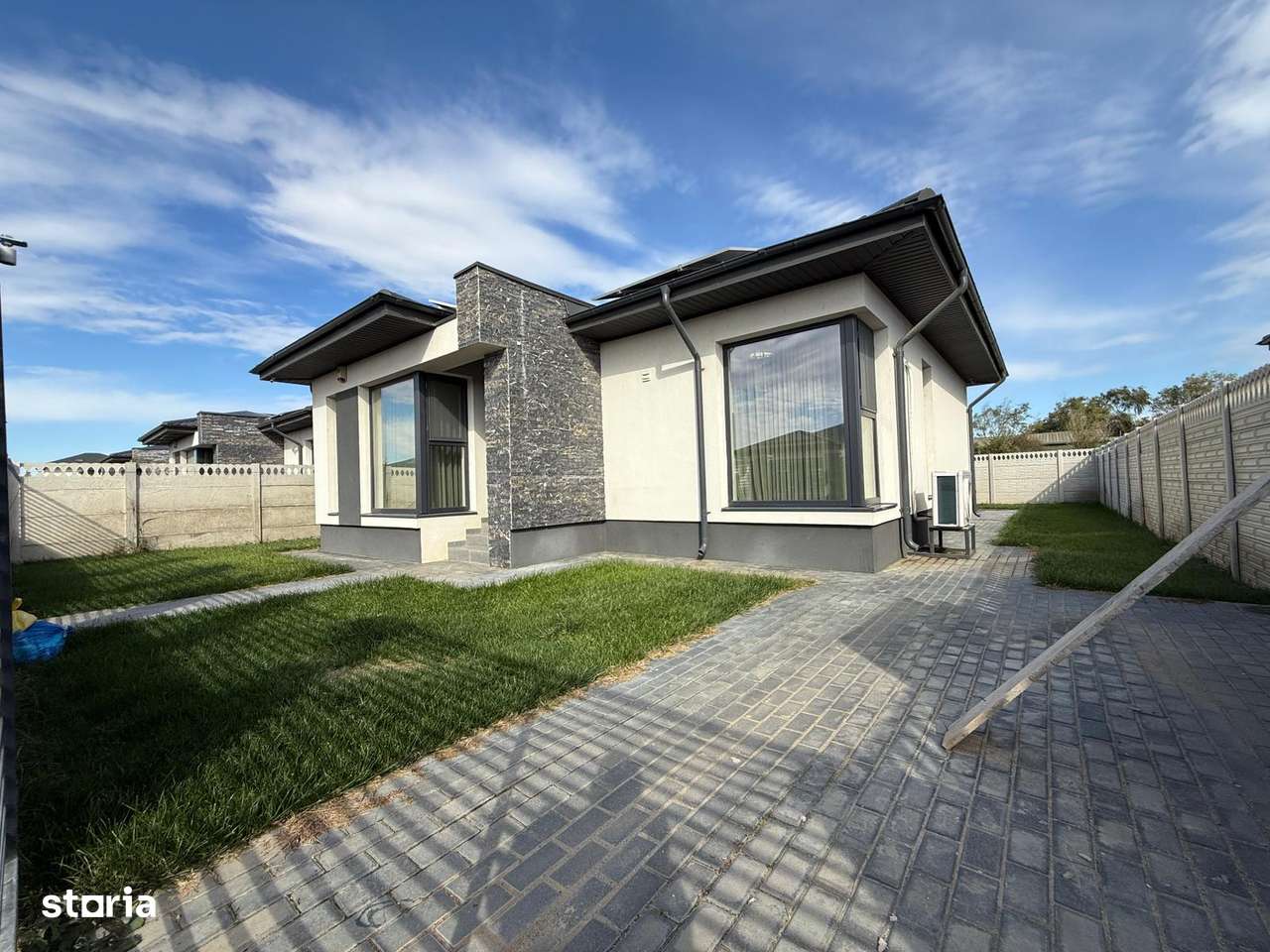 Casă modernă parter ~ 3 camere 2 băi ~pompă de căldură ~panouri solare-0