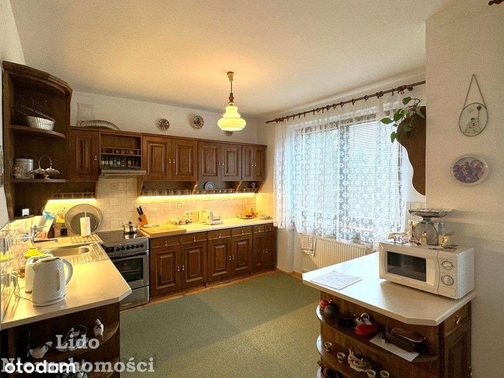 Dom w atrakcyjnej lokalizacji-5