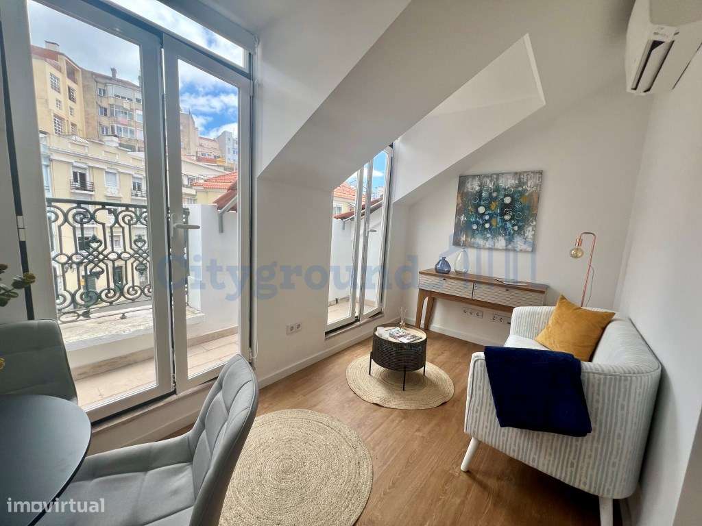 Apartamento T2 totalmente remodelado com varanda aberta e vista de ... - Grande imagem: 5/17