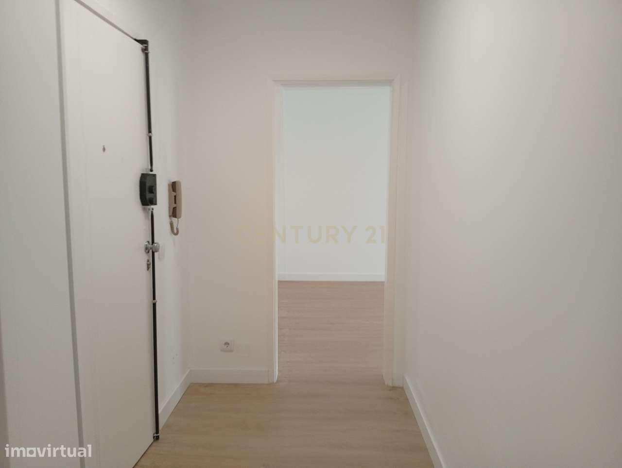 Apartamento T2 completamente remodelado na prestigiada e tranquila zon-10