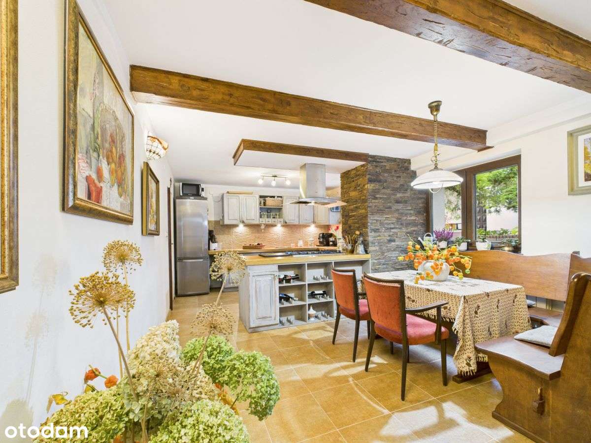 Wyjątkowy dom z garażem i przestronną działką-0