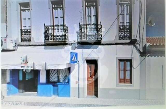 MORADIA NO CENTRO DE REGUENGOS - Grande imagem: 1/44