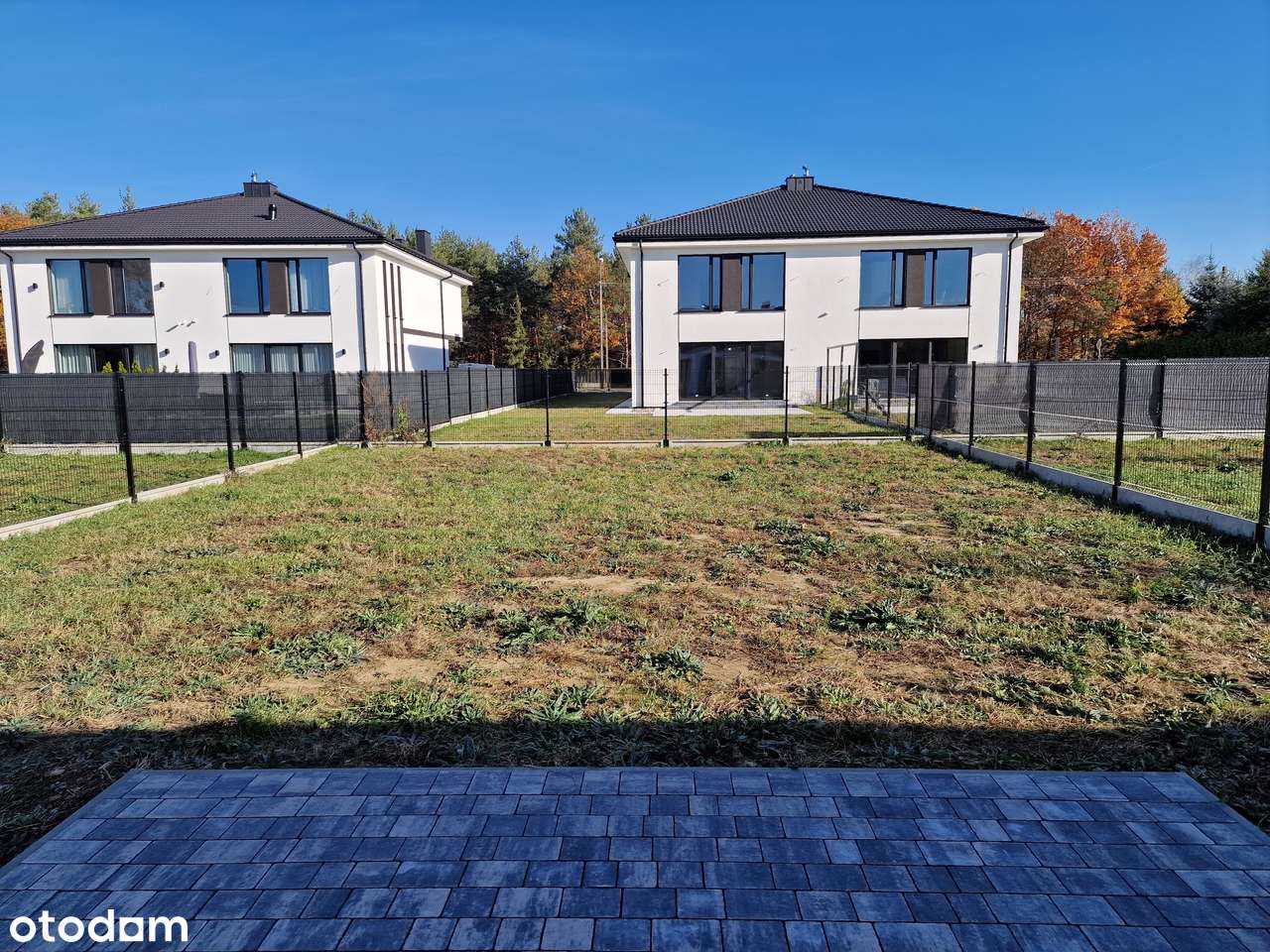 Nowoczesny Blizniak w Otulinie Lasu-8