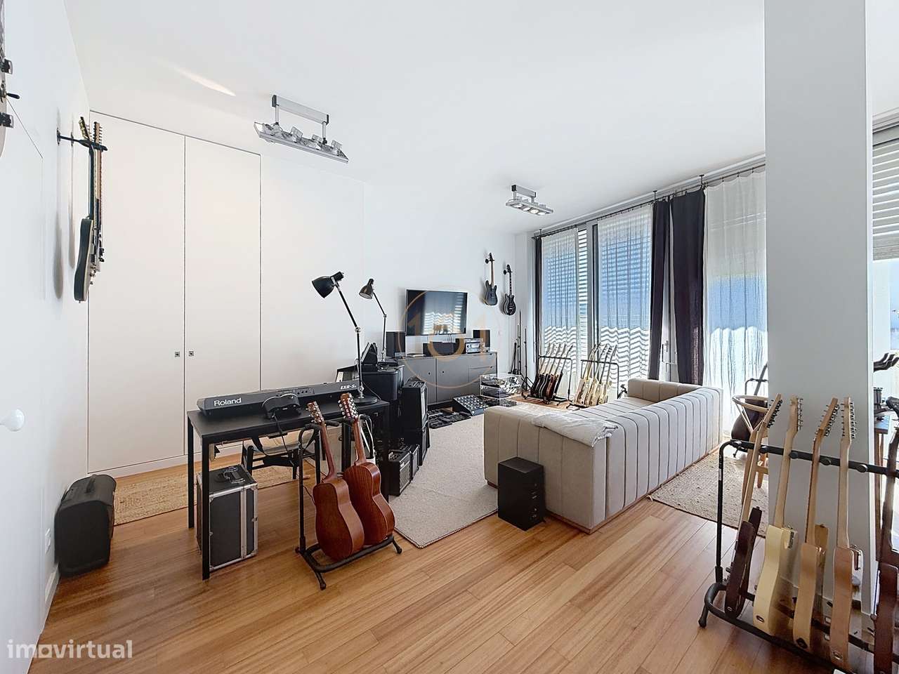 Apartamento T4 Duplex com Terraço e 4 Lugares de Garagem, com Possibil-14