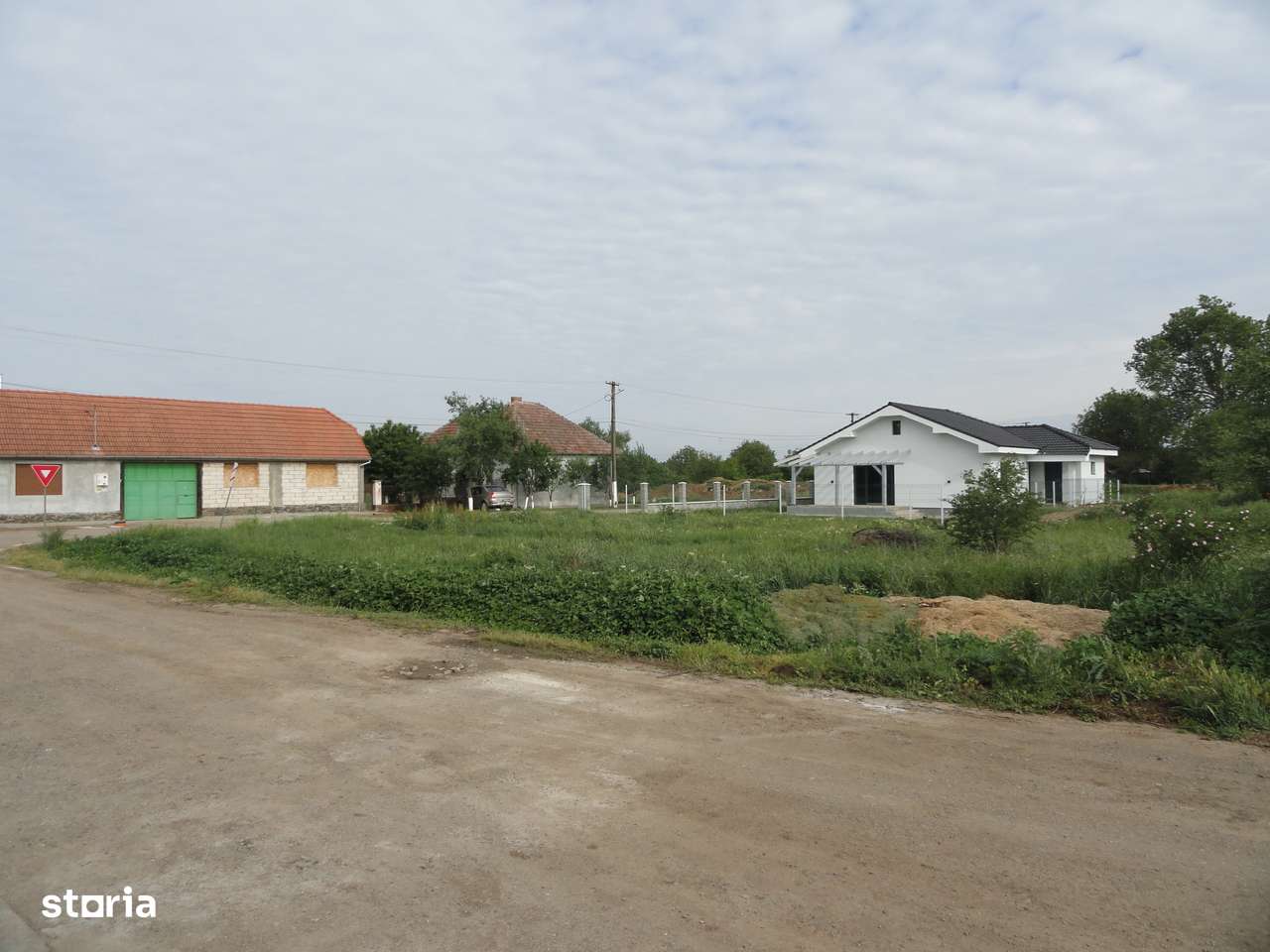 Loc de casa 490 mp, cu utilitati, in Bodrogu Nou (com. Zadareni) - Imagine principală: 3/4