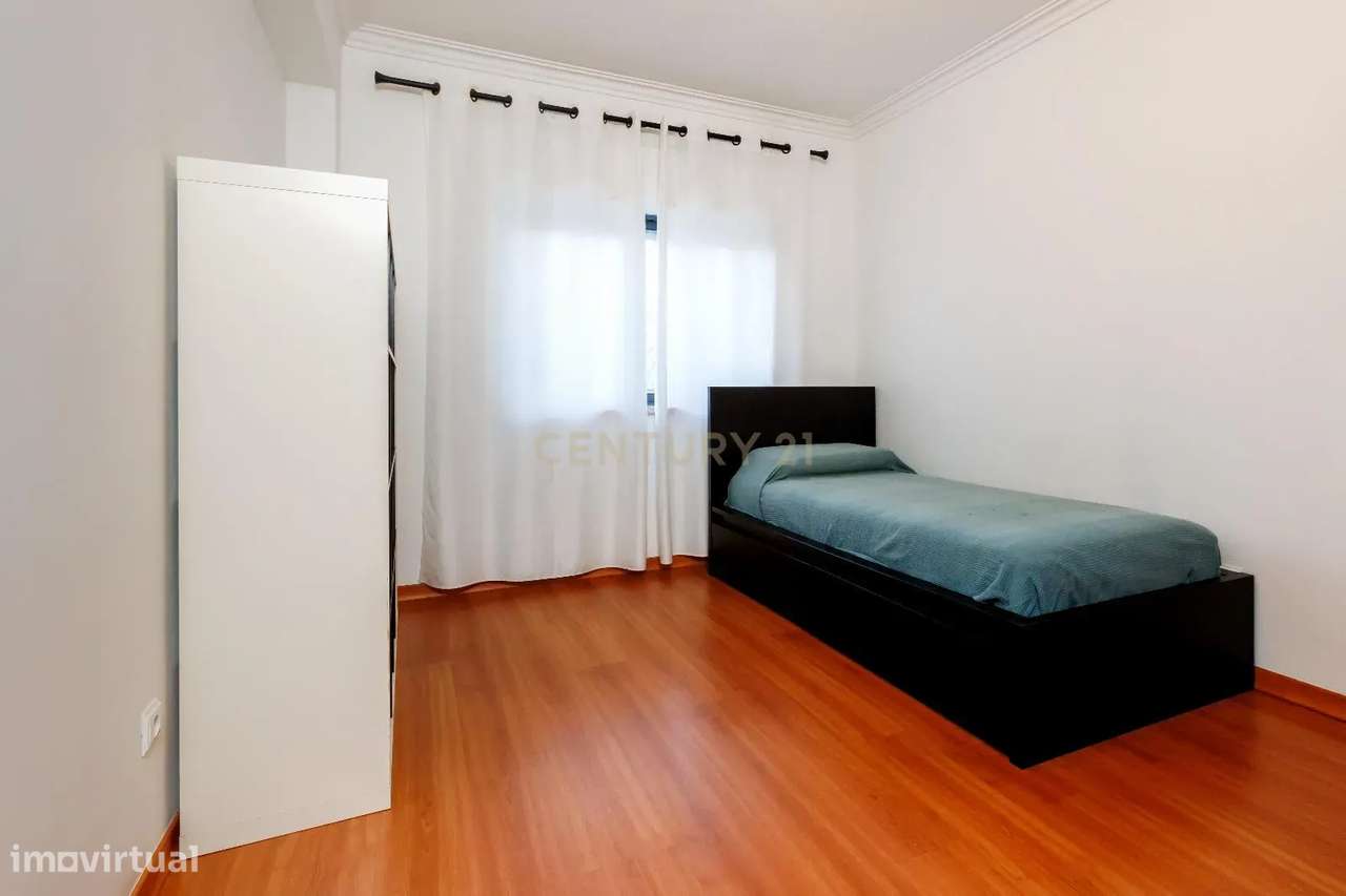 T2 R/c. alto - Remodelado - Torre da Marinha-16