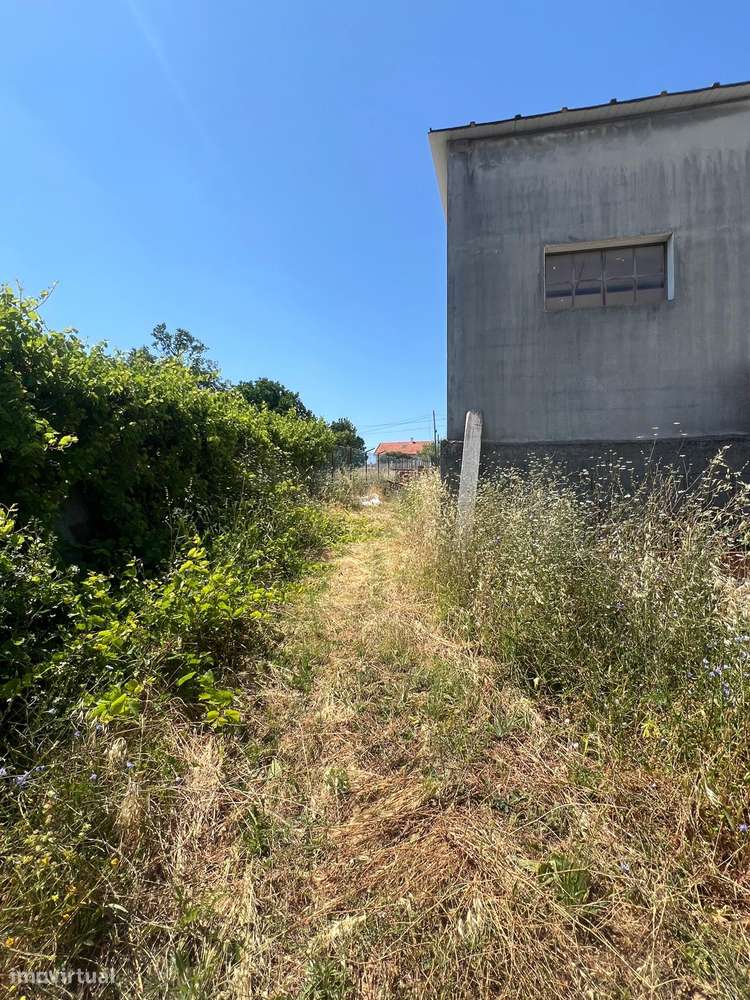 Imóvel com Diversas Possibilidades de Desenvolvimento em Alburitel-49