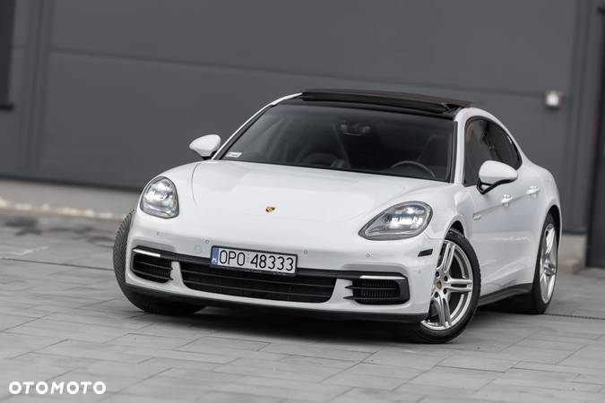 Porsche Panamera 4 E-Hybrid - 3