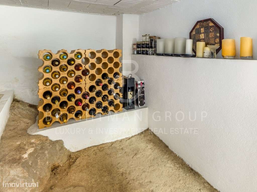 Moradia T5 com piscina em zona histórica da Parede-34