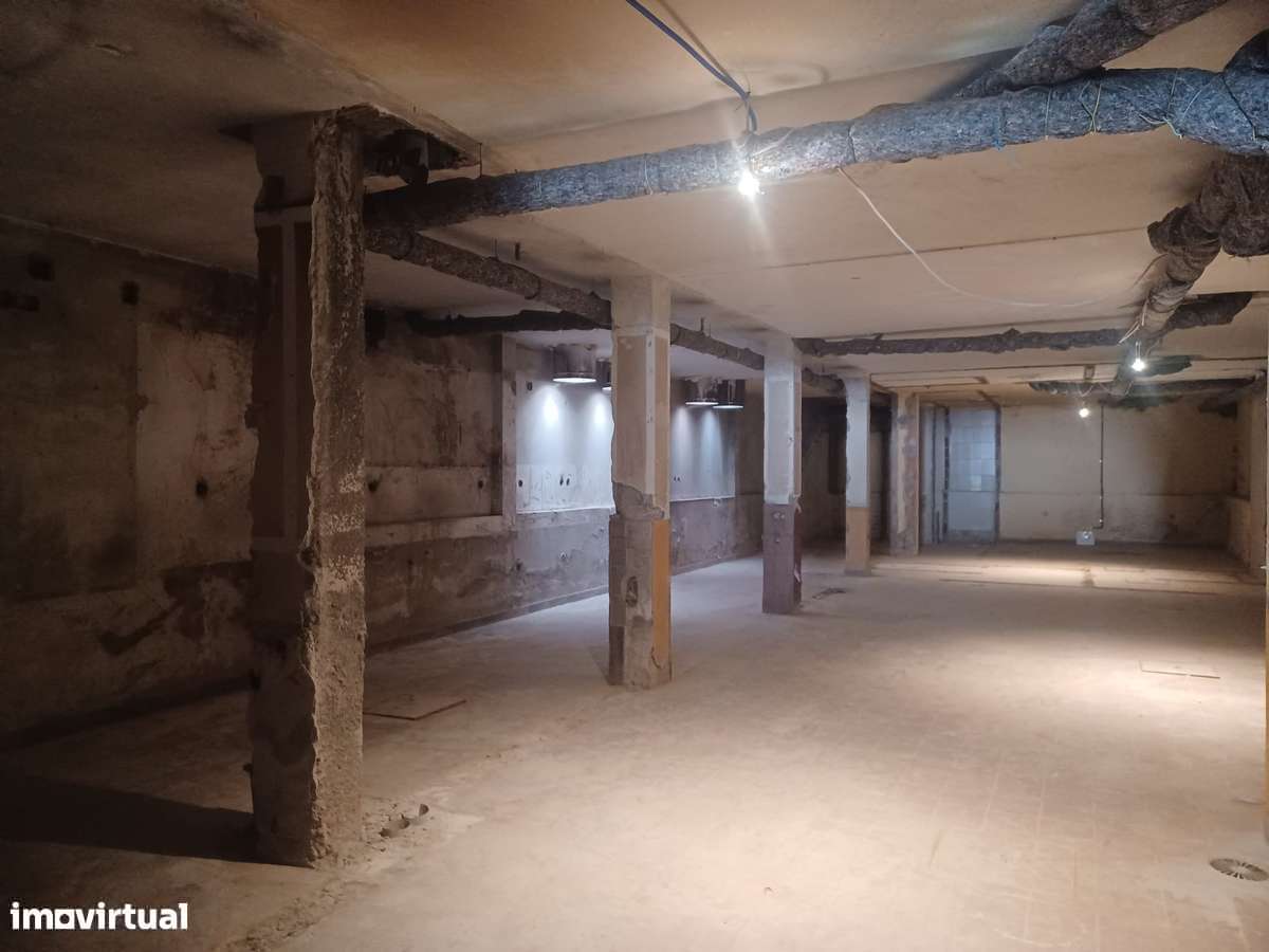 Loja para arrendar em pleno centro da cidade - Zona do Pópulo - 150 m2 - Grande imagem: 2/13