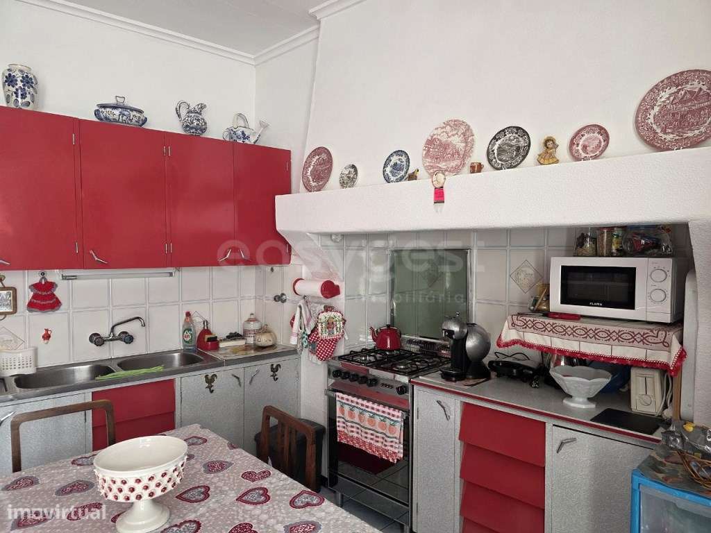 Moradia T3 nas Lajes do Pico com garagem e terraço com vista mar-7