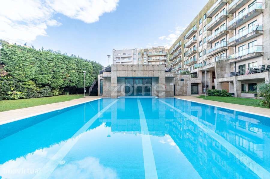 Apartamento T2+1 com Piscinas, Ginásio, Sala de Jogos e 2 Garagens-31