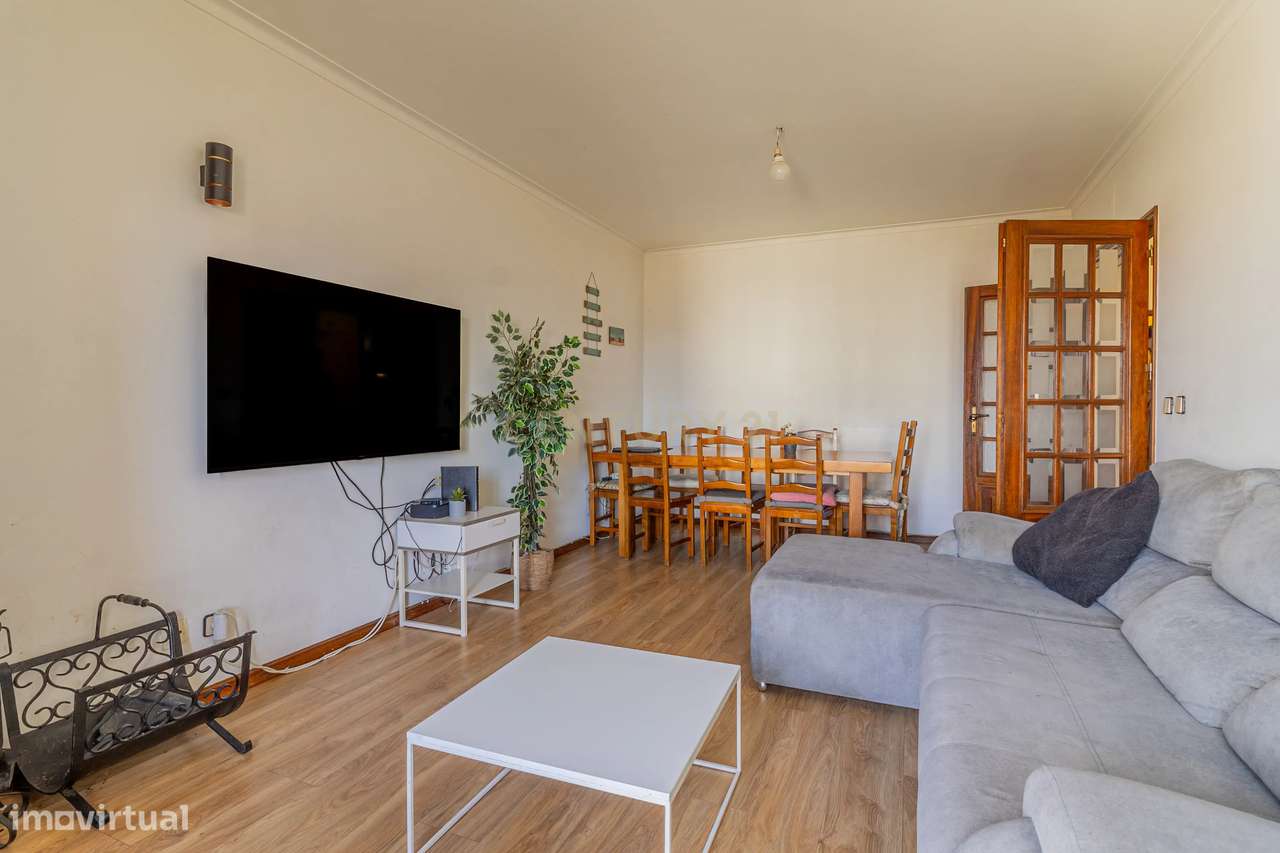 Apartamento T3 com garagem fechada , perto do Centro Histórico . - Grande imagem: 3/24