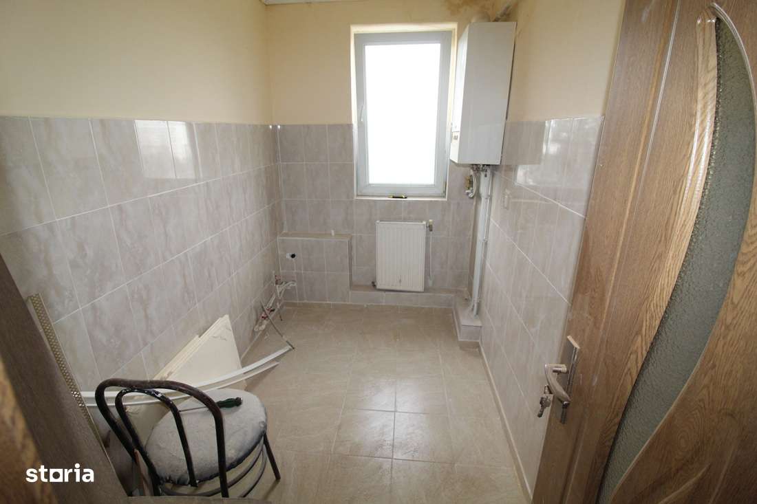 Vând apartament cu 2 camere în Hunedoara, zona Stadion, 38mp, et. 4...-5