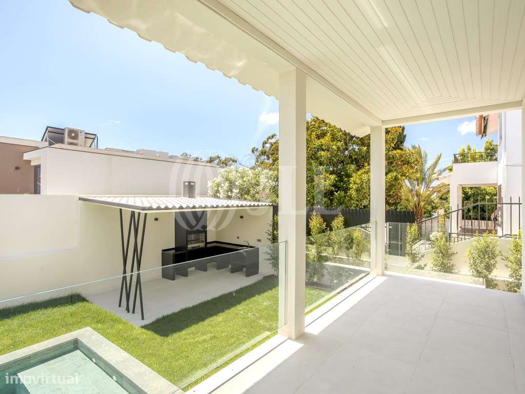 Moradia T5+2 com piscina no Estoril-27
