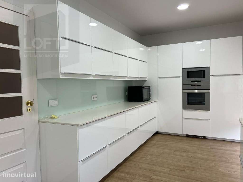 Moradia Geminada V5 p/ Venda em Guimarães-8