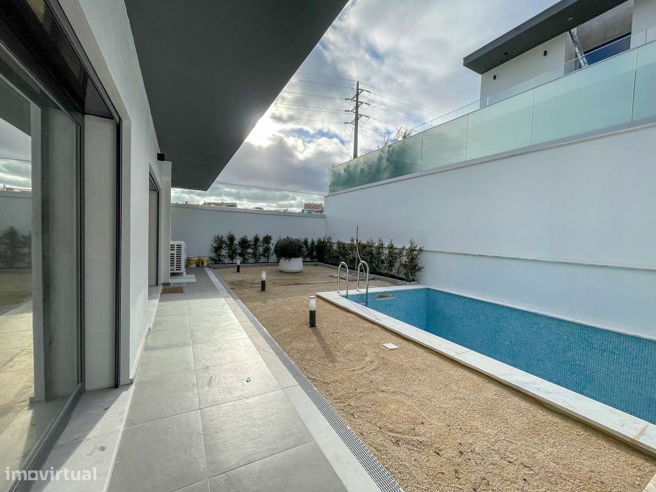 Moradia T4 com Piscina - Santa Iria de Azoia (Bairro da Salvação)-7