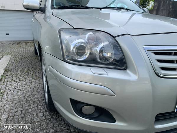 Toyota Avensis SW 2.2 D-4D Sol - 25