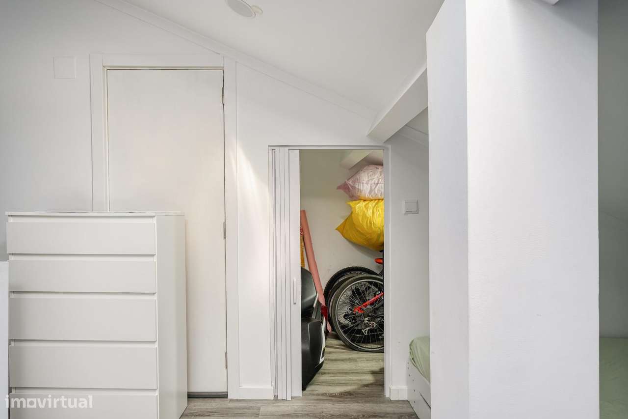 Apartamento T2+1 Totalmente Remodelado no Casal do Marco, Seixal-22
