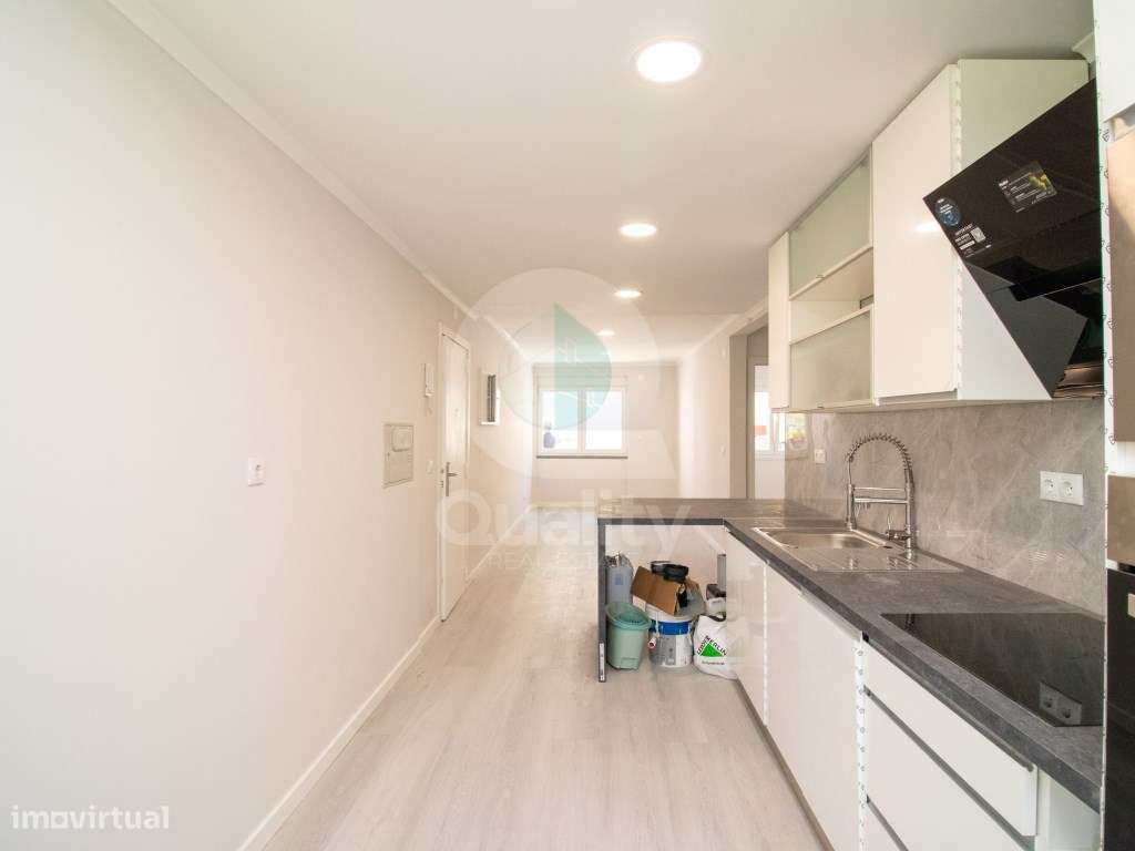 Apartamento T2 totalmente remodelado, localizado numa das zonas mai...-5