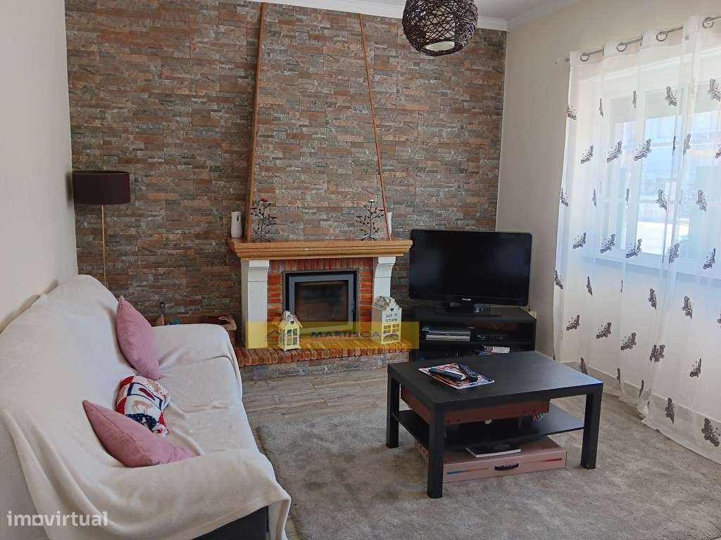 Moradia T4 totalmente remodelada, garagem, sotão e espaço exterior,...-6