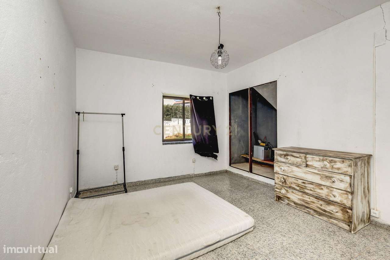 Moradia com Terreno Amplo e Vista Mar na Carvoeira-41