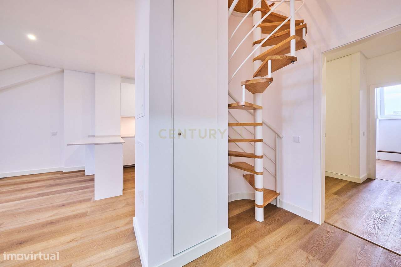 Apartamento T1+1 Duplex de Prestígio Totalmente Renovado na Avenida Lu - Grande imagem: 4/19