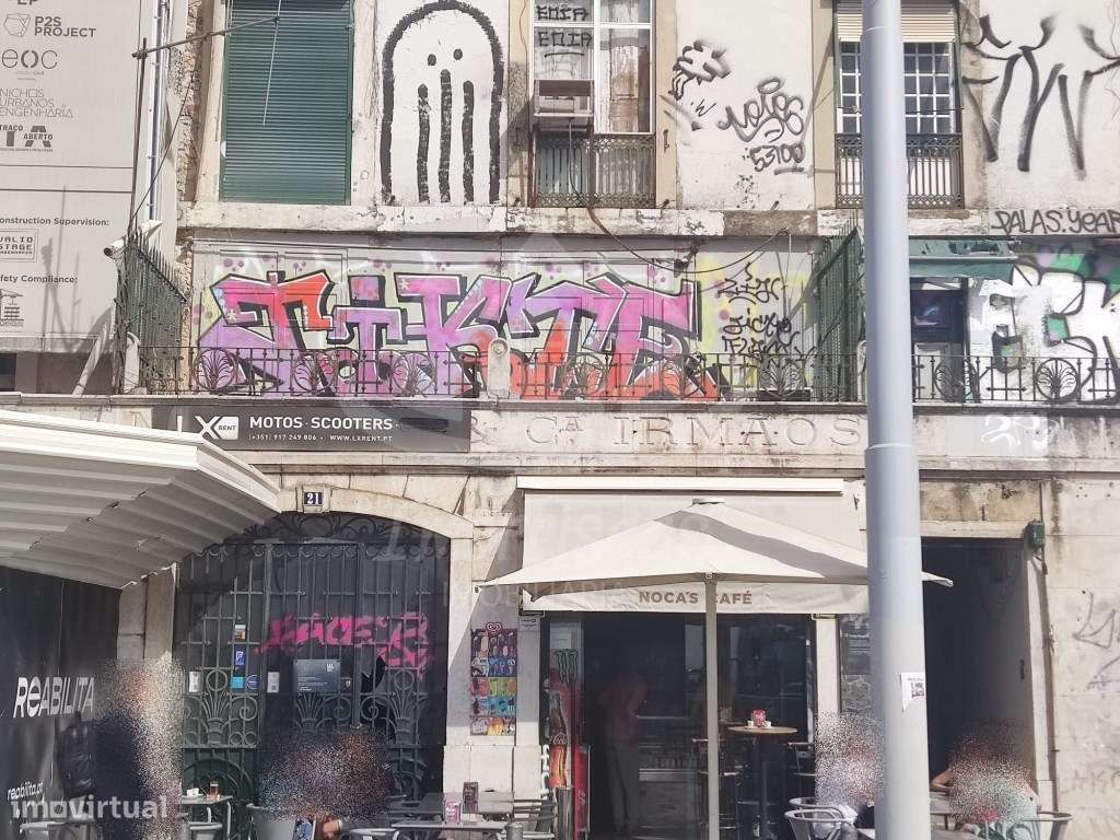 Armazém e duas lojas para venda, no Campo das Cebolas, Alfama - Grande imagem: 5/16
