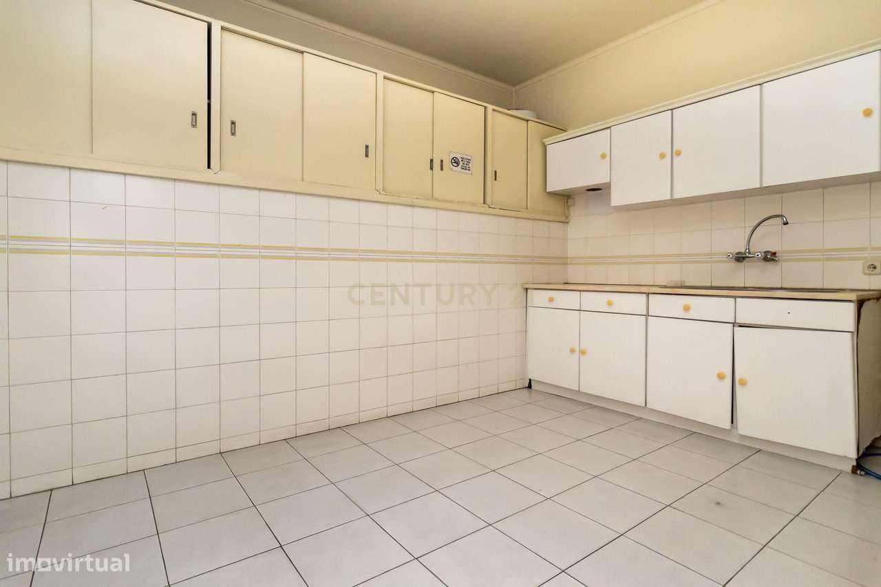 ESPAÇO COMERCIAL/SERVIÇOS com 311m2, para venda, no centro do Prior Ve-34