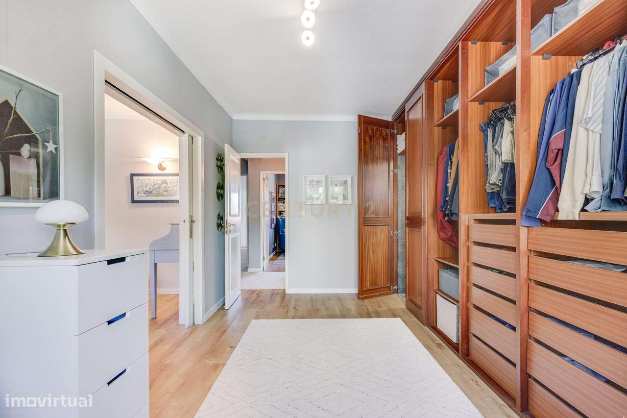 MORADIA T4 COM JARDIM E GARAGEM-26