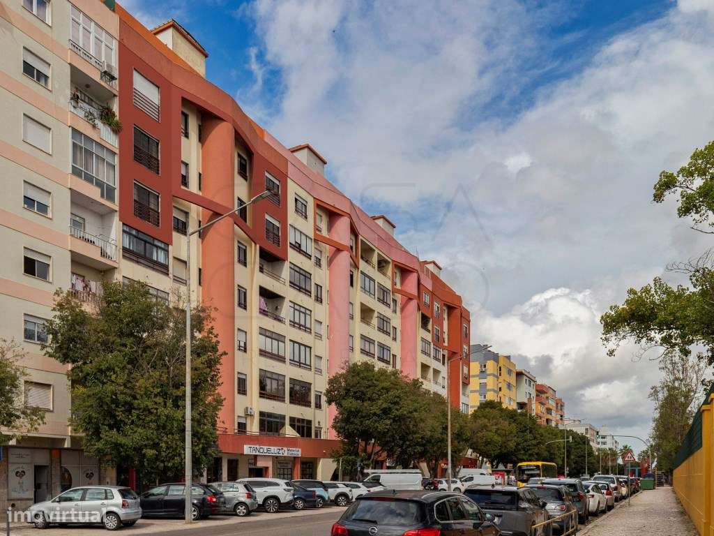4 Assoalhadas, mobilado e equipado, edifício com elevador, na zona ...-0