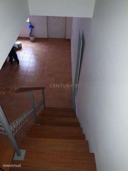 Moradia T2 á Graça Remodelada com Logradouro - Grande imagem: 4/12