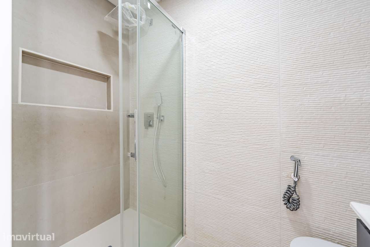 Apartamento T2 - Renovado- Vista Rio-8