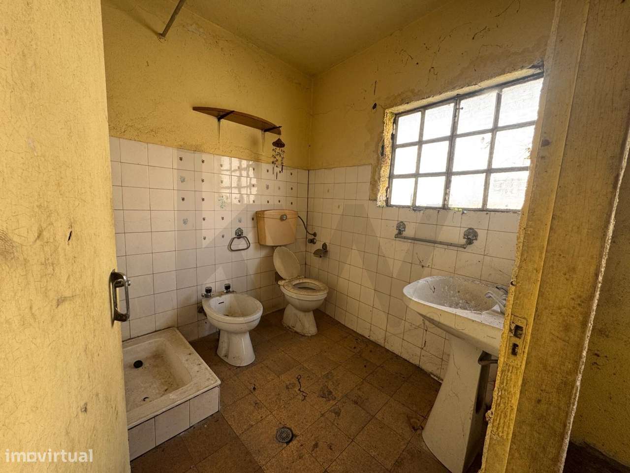 Moradia T3 para recuperar em Abrunhosa do Mato – Potencial e tranquili - Grande imagem: 5/7