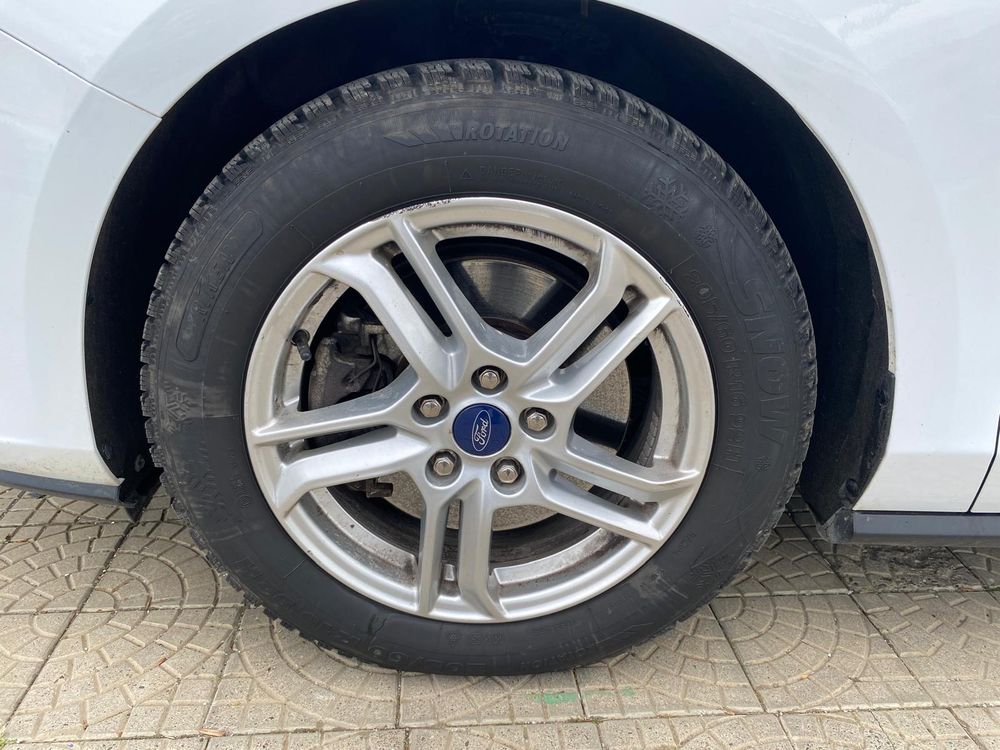 Ford Focus - foto 8
